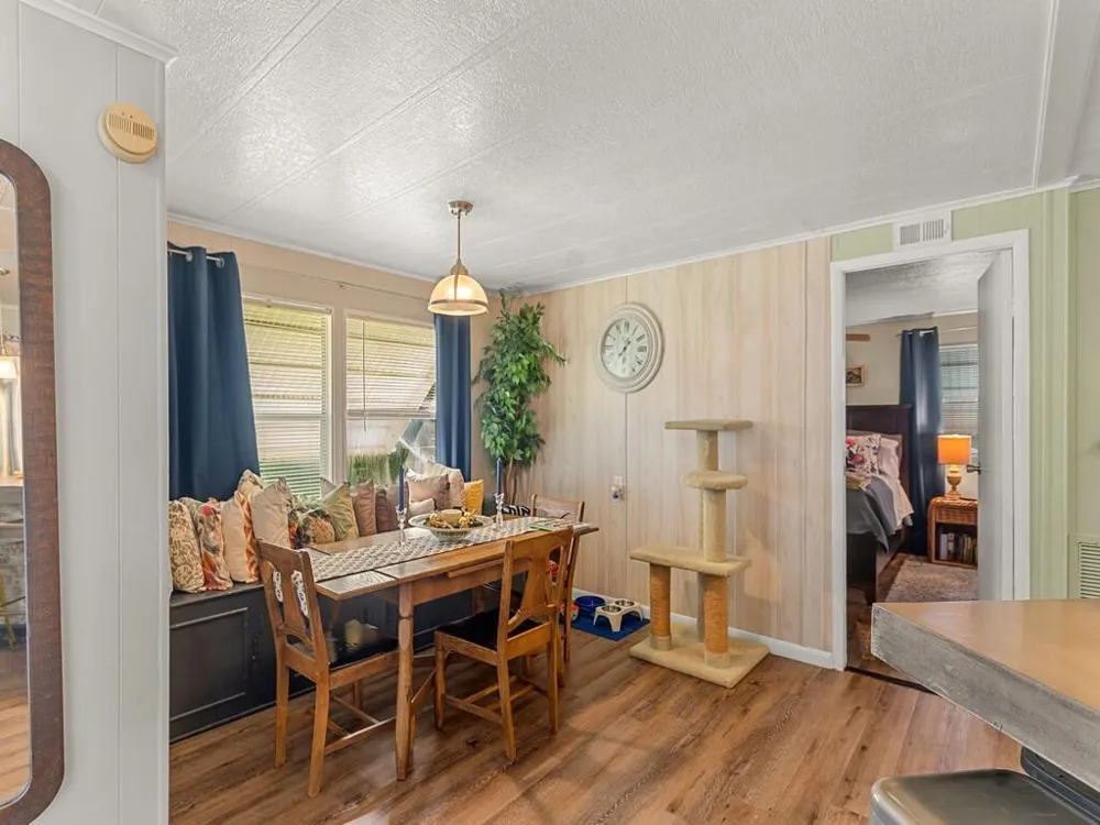 385 NE Jade Circle Jensen Beach, FL 34957