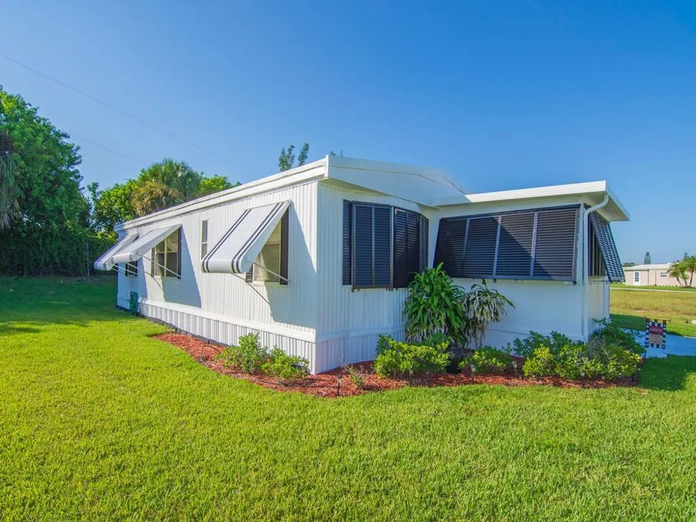 385 NE Jade Circle Jensen Beach, FL 34957
