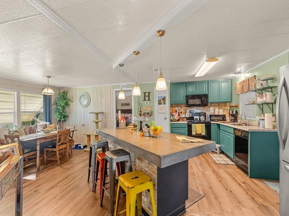 385 NE Jade Circle Jensen Beach, FL 34957