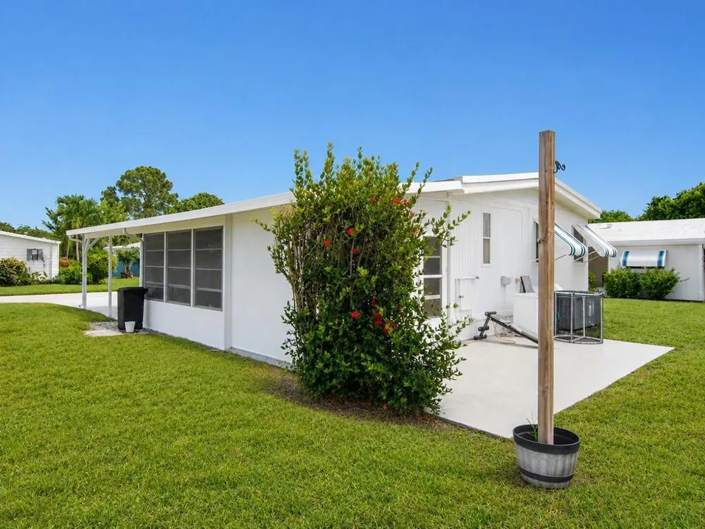 385 NE Jade Circle Jensen Beach, FL 34957