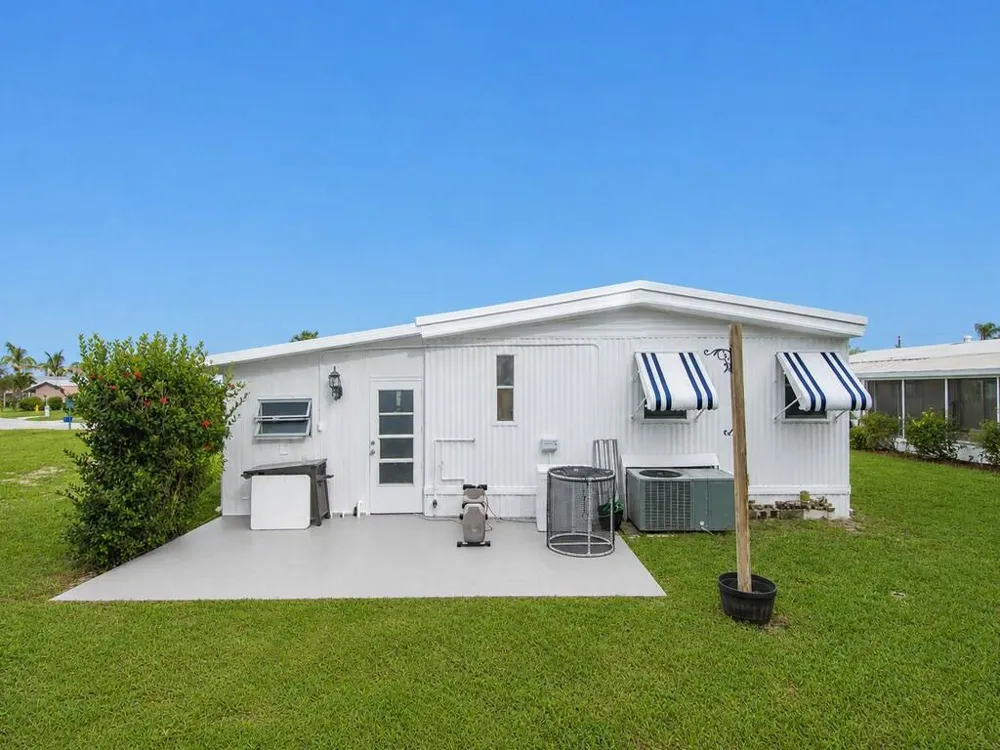 385 NE Jade Circle Jensen Beach, FL 34957
