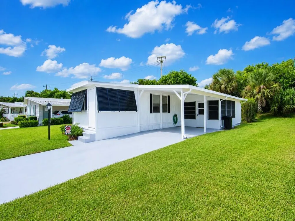 385 NE Jade Circle Jensen Beach, FL 34957