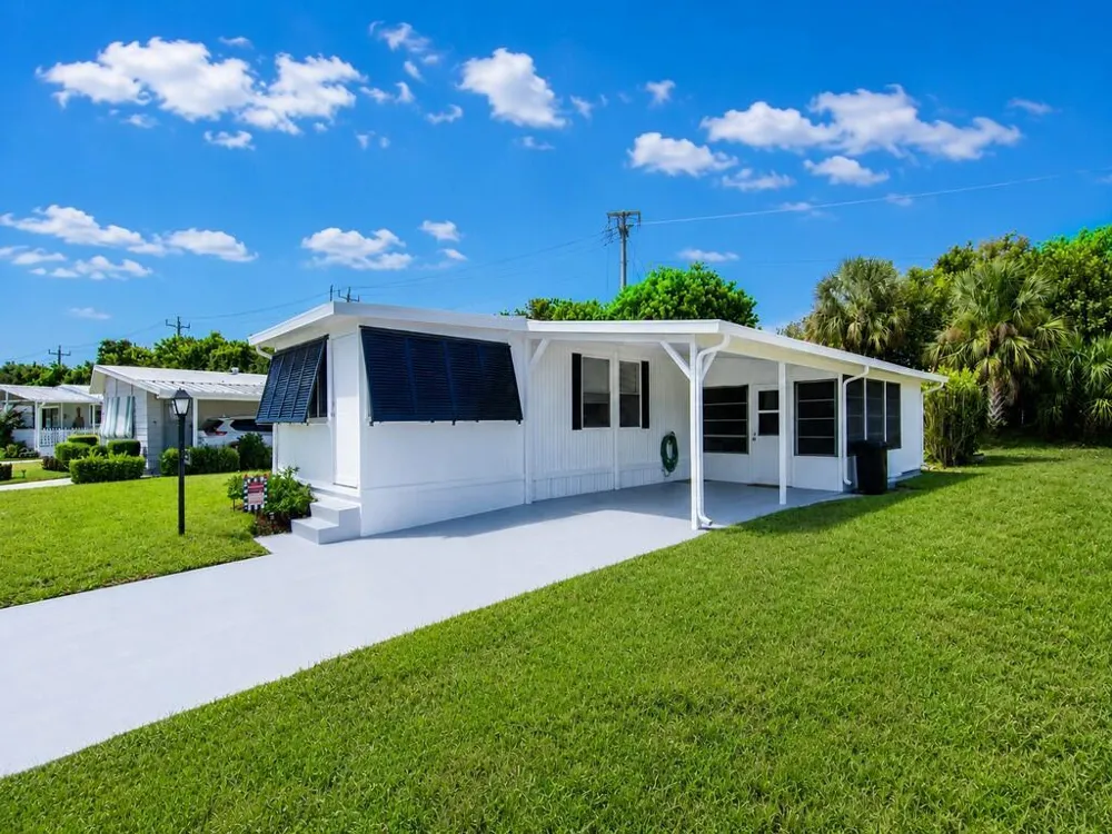 385 NE Jade Circle Jensen Beach, FL 34957