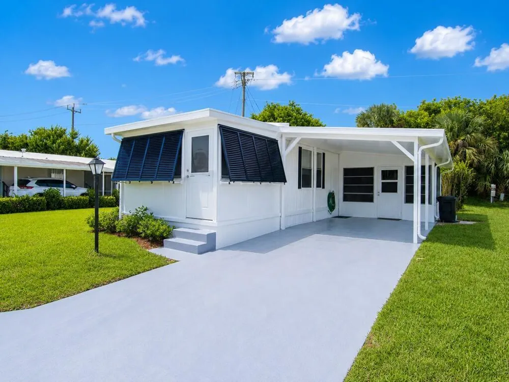 385 NE Jade Circle Jensen Beach, FL 34957