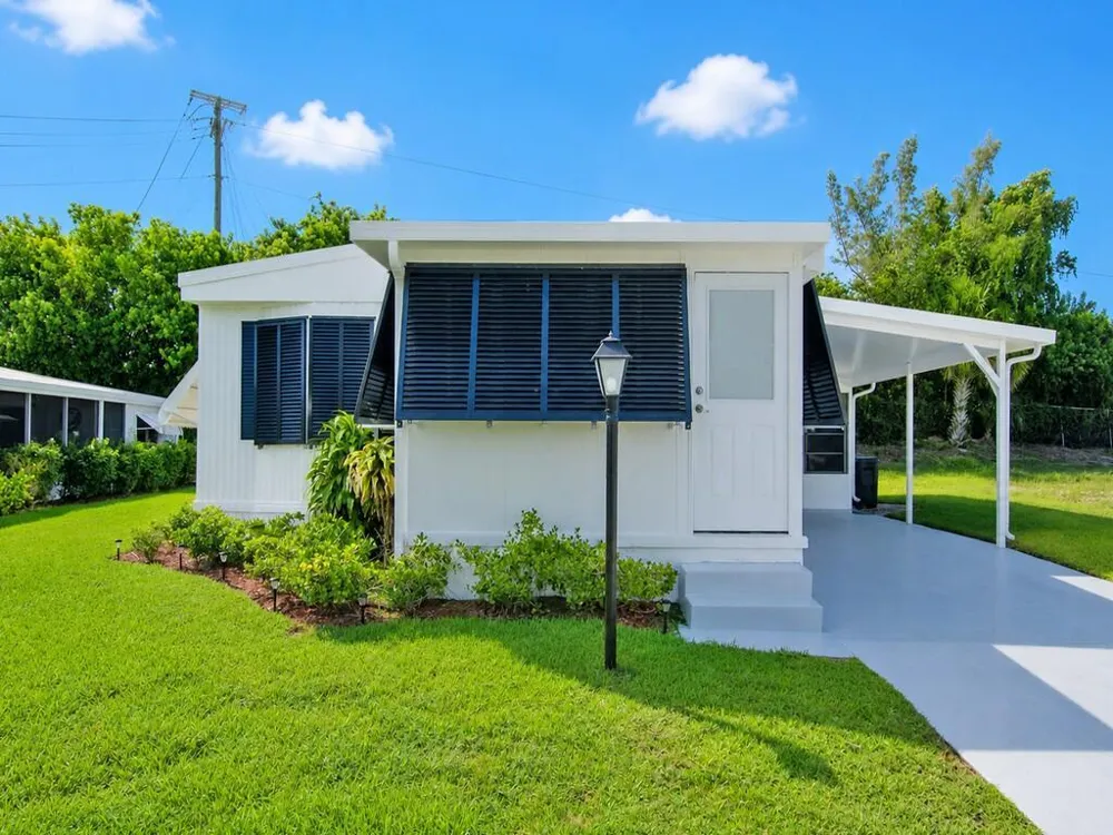 385 NE Jade Circle Jensen Beach, FL 34957