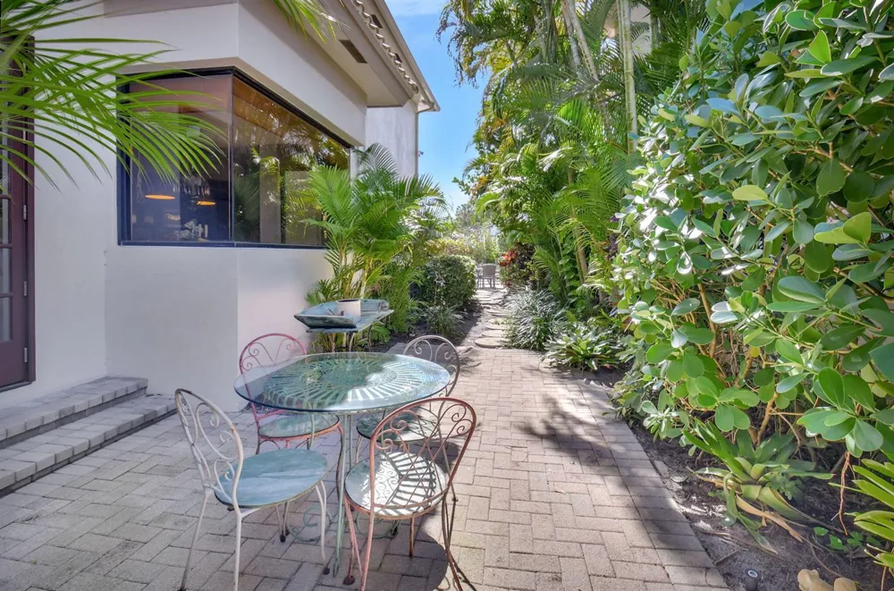 2286 NW 60th Street Boca Raton, FL 33496