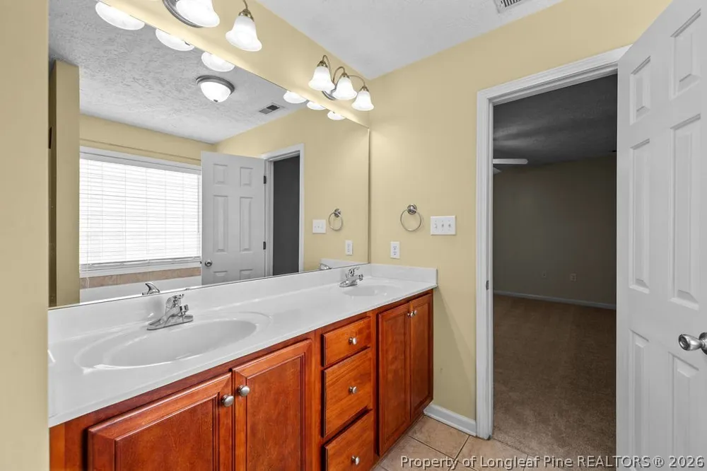 161 Oakmount Drive Raeford, NC 28376