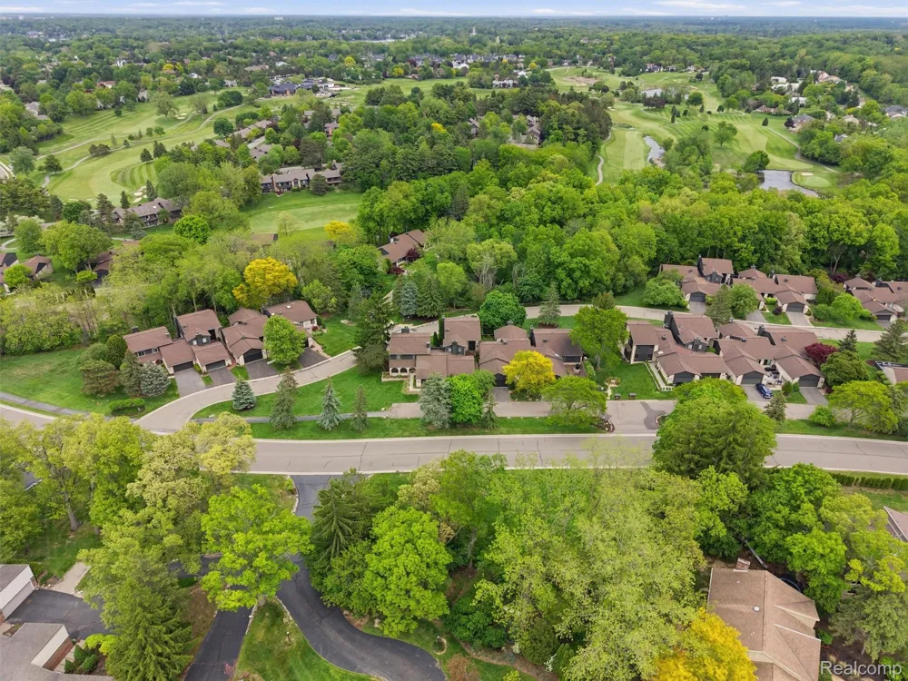 4261 Wabeek Lake Drive S Bloomfield Hills City, MI 48302