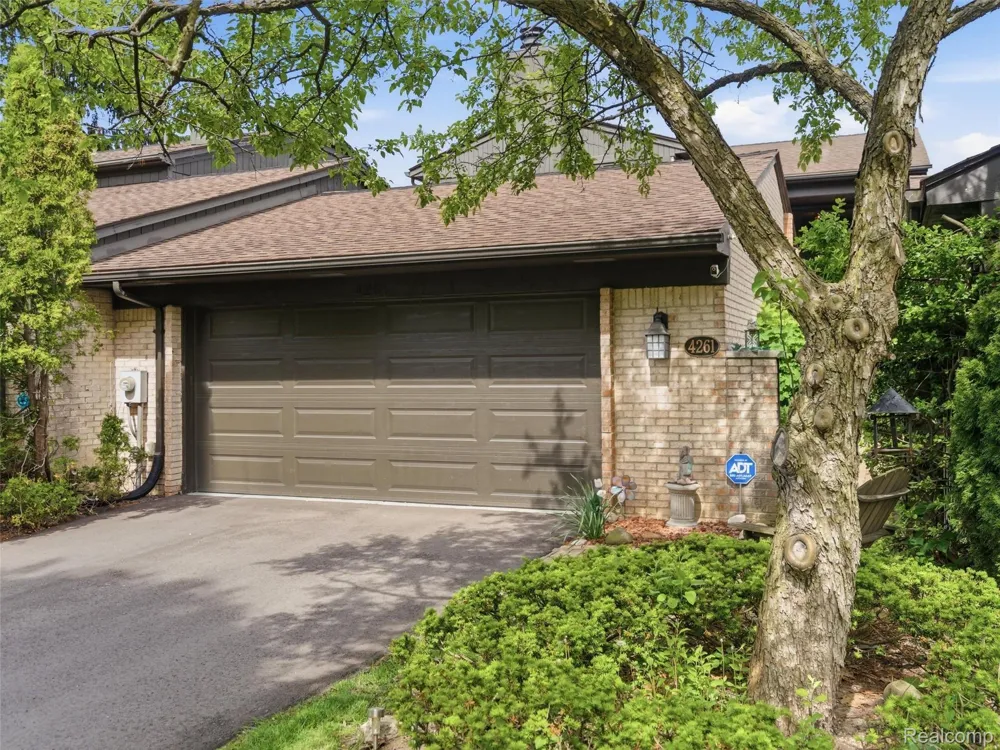 4261 Wabeek Lake Drive S Bloomfield Hills City, MI 48302