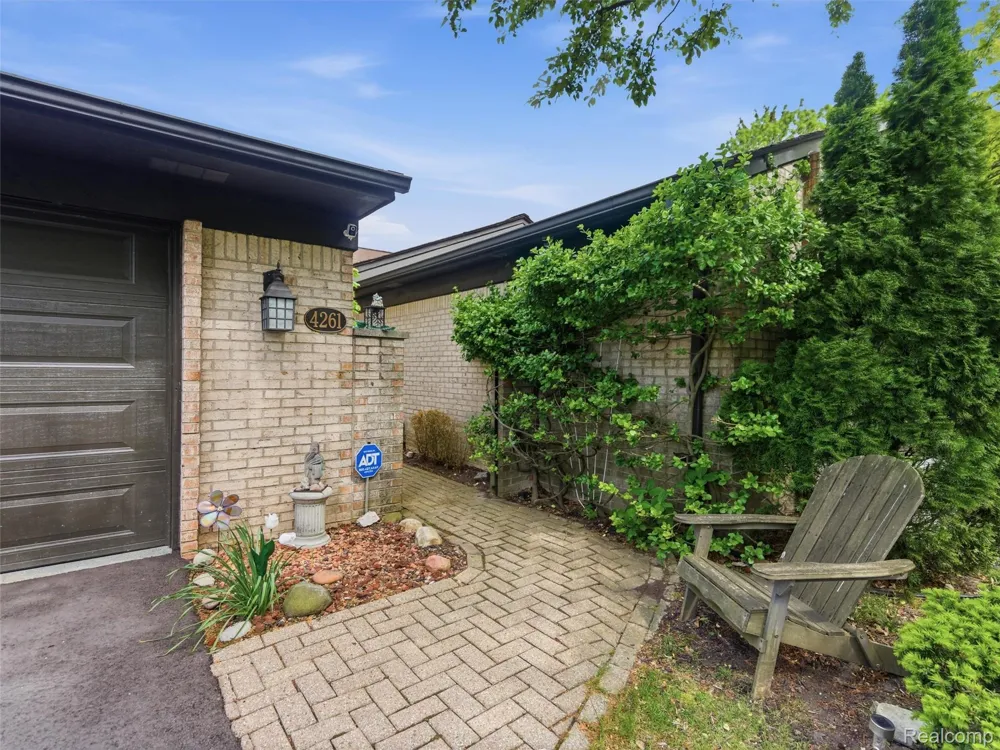 4261 Wabeek Lake Drive S Bloomfield Hills City, MI 48302