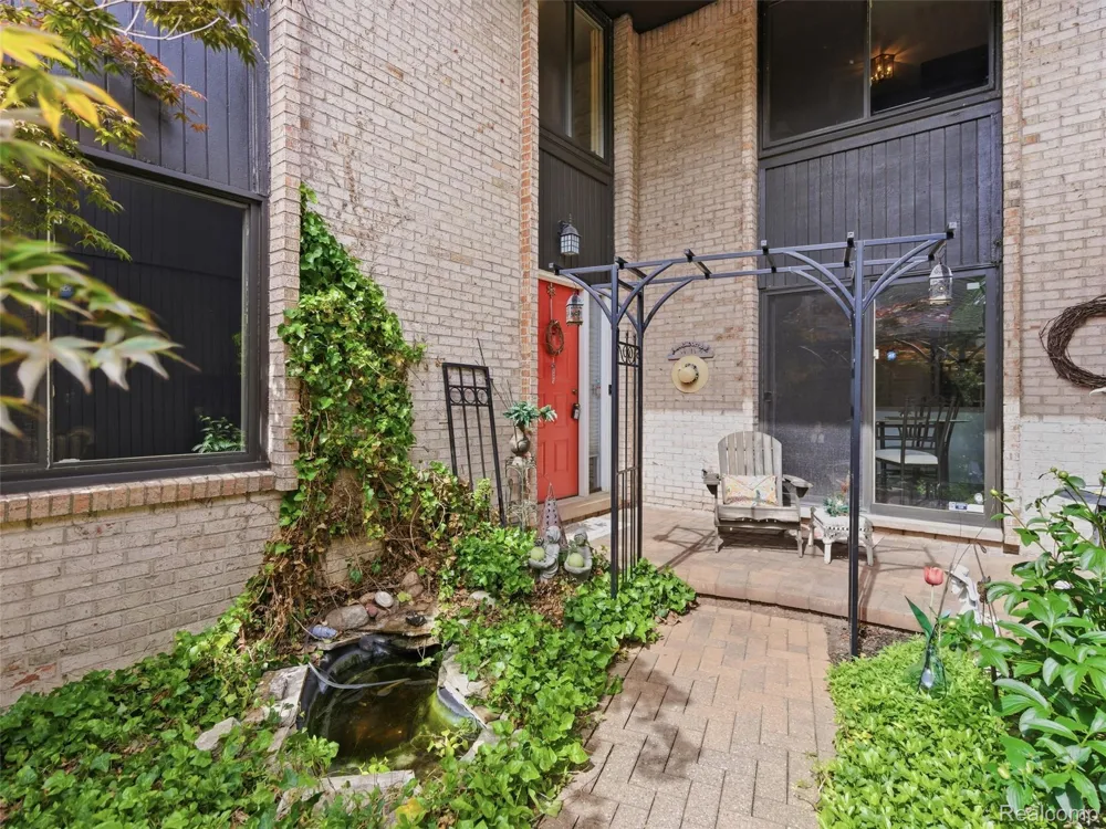 4261 Wabeek Lake Drive S Bloomfield Hills City, MI 48302