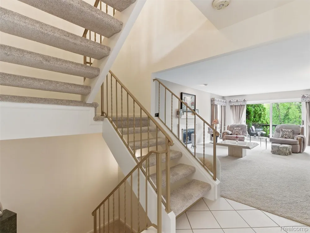 4261 Wabeek Lake Drive S Bloomfield Hills City, MI 48302