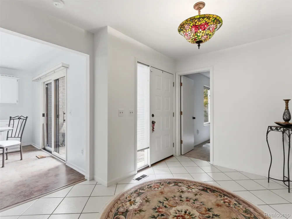 4261 Wabeek Lake Drive S Bloomfield Hills City, MI 48302