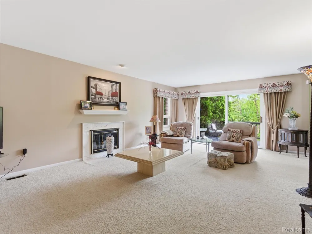 4261 Wabeek Lake Drive S Bloomfield Hills City, MI 48302