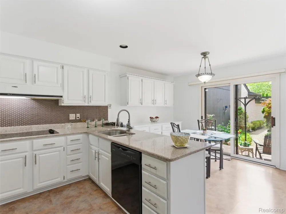 4261 Wabeek Lake Drive S Bloomfield Hills City, MI 48302