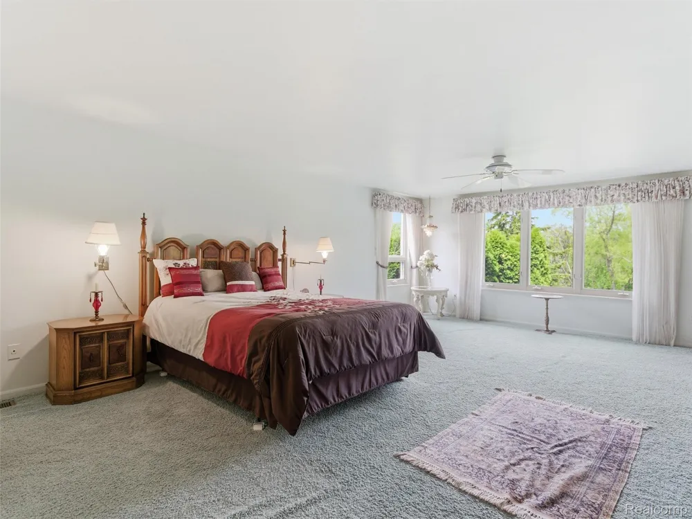 4261 Wabeek Lake Drive S Bloomfield Hills City, MI 48302