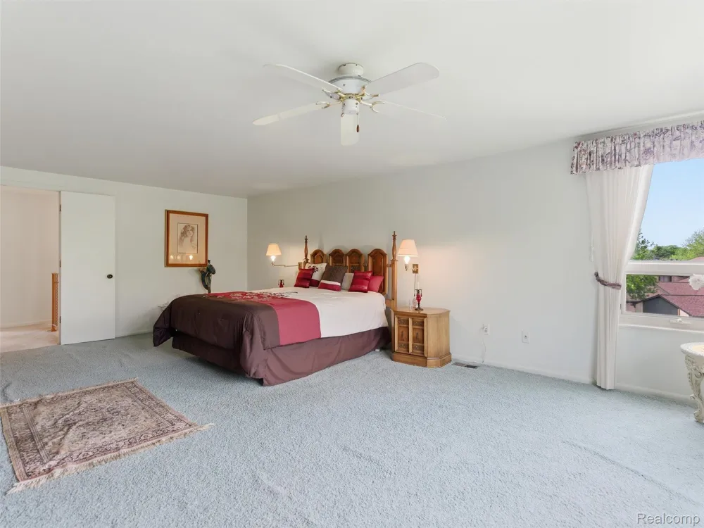 4261 Wabeek Lake Drive S Bloomfield Hills City, MI 48302
