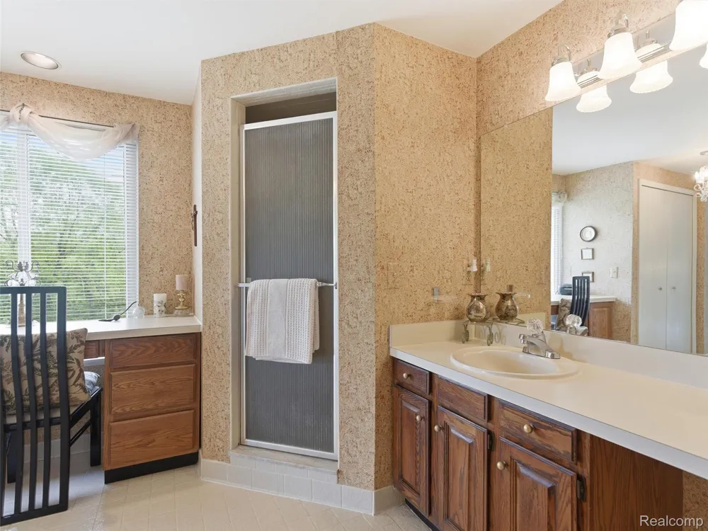 4261 Wabeek Lake Drive S Bloomfield Hills City, MI 48302