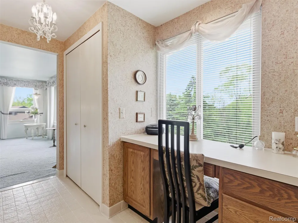 4261 Wabeek Lake Drive S Bloomfield Hills City, MI 48302