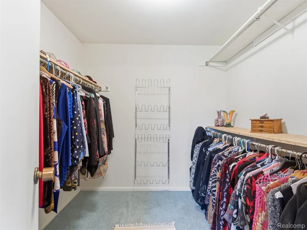 4261 Wabeek Lake Drive S Bloomfield Hills City, MI 48302