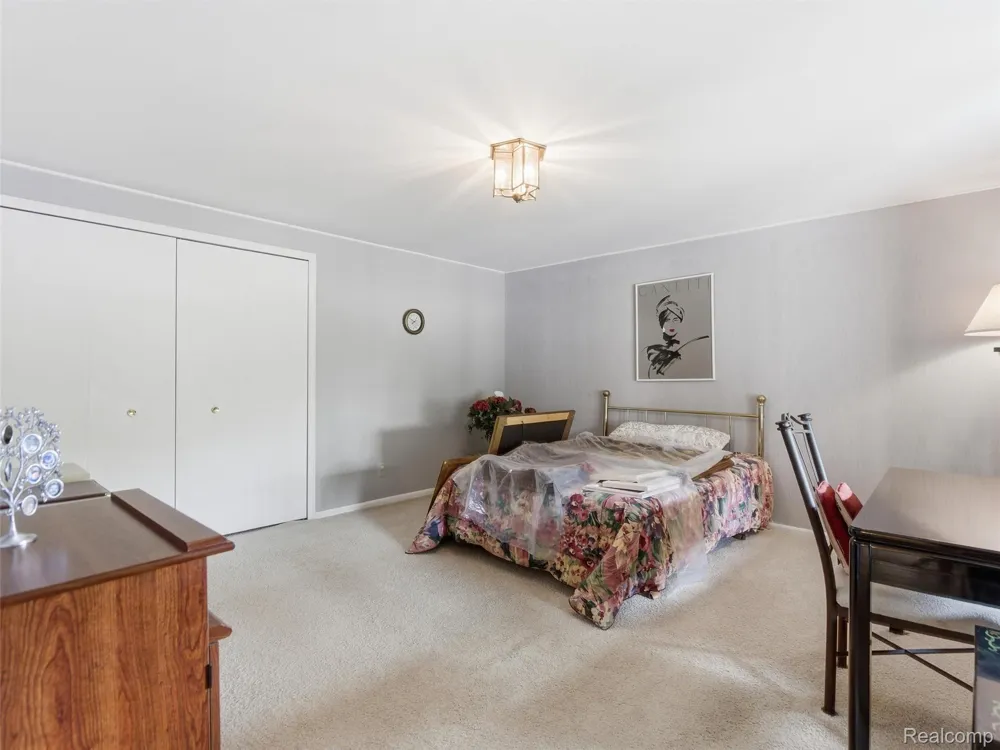 4261 Wabeek Lake Drive S Bloomfield Hills City, MI 48302