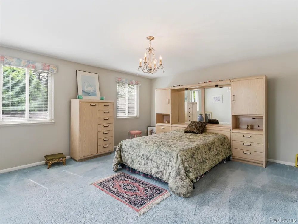 4261 Wabeek Lake Drive S Bloomfield Hills City, MI 48302