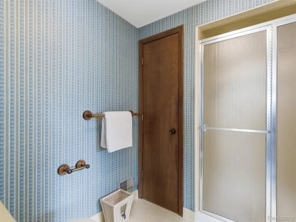 4261 Wabeek Lake Drive S Bloomfield Hills City, MI 48302