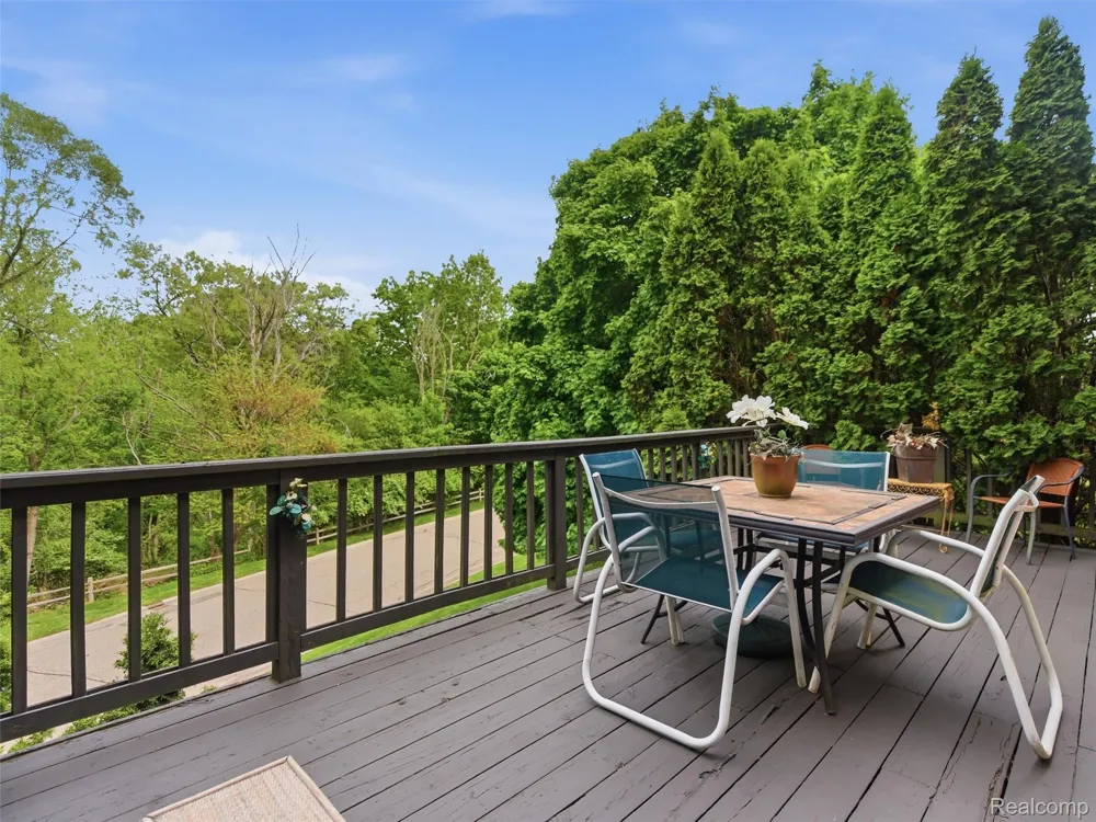 4261 Wabeek Lake Drive S Bloomfield Hills City, MI 48302