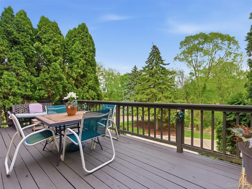 4261 Wabeek Lake Drive S Bloomfield Hills City, MI 48302