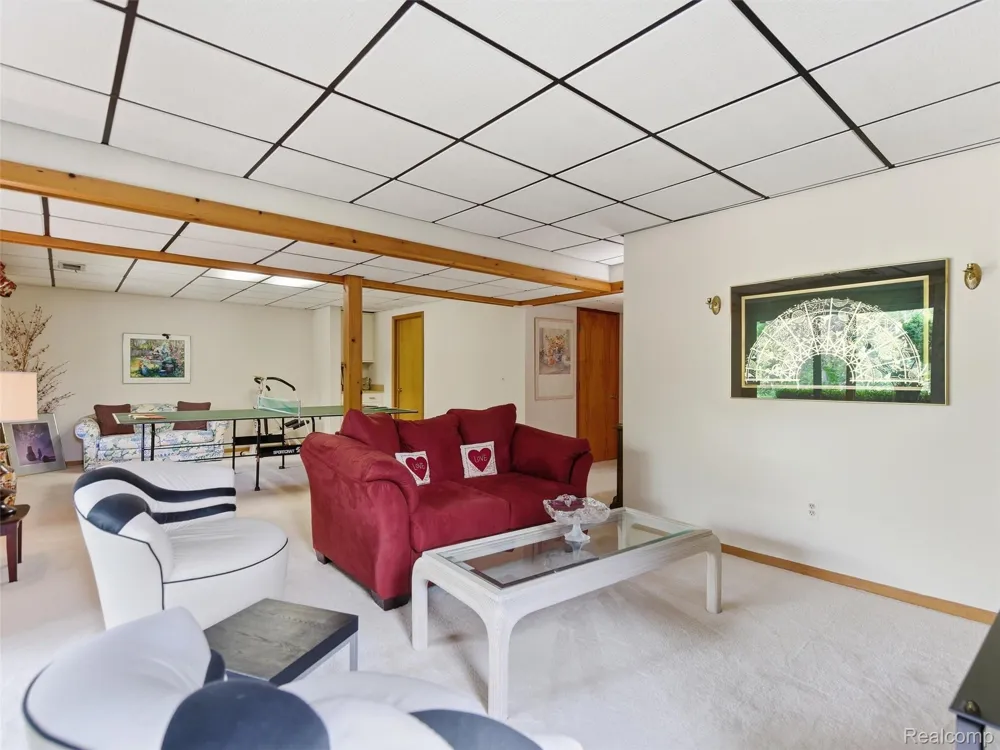 4261 Wabeek Lake Drive S Bloomfield Hills City, MI 48302