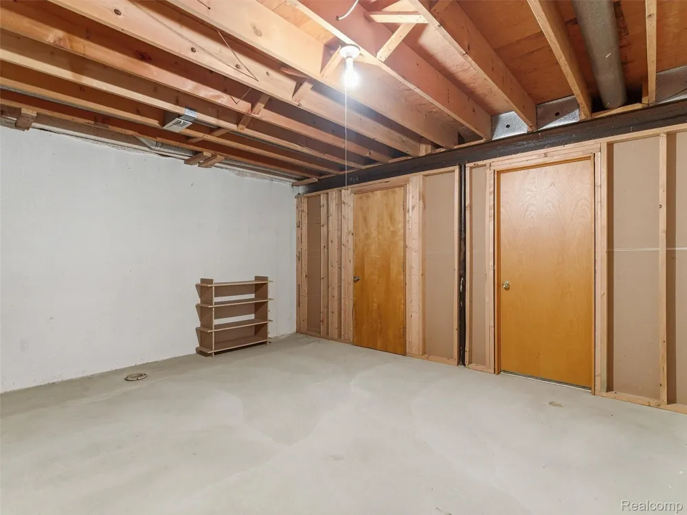 4261 Wabeek Lake Drive S Bloomfield Hills City, MI 48302