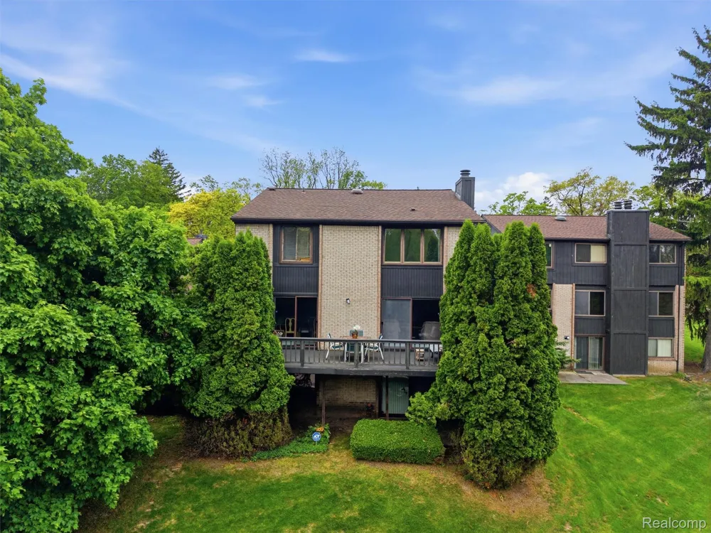 4261 Wabeek Lake Drive S Bloomfield Hills City, MI 48302