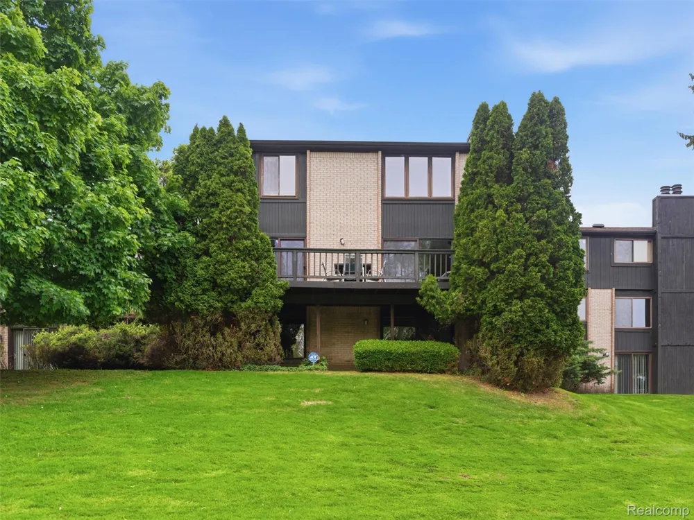 4261 Wabeek Lake Drive S Bloomfield Hills City, MI 48302