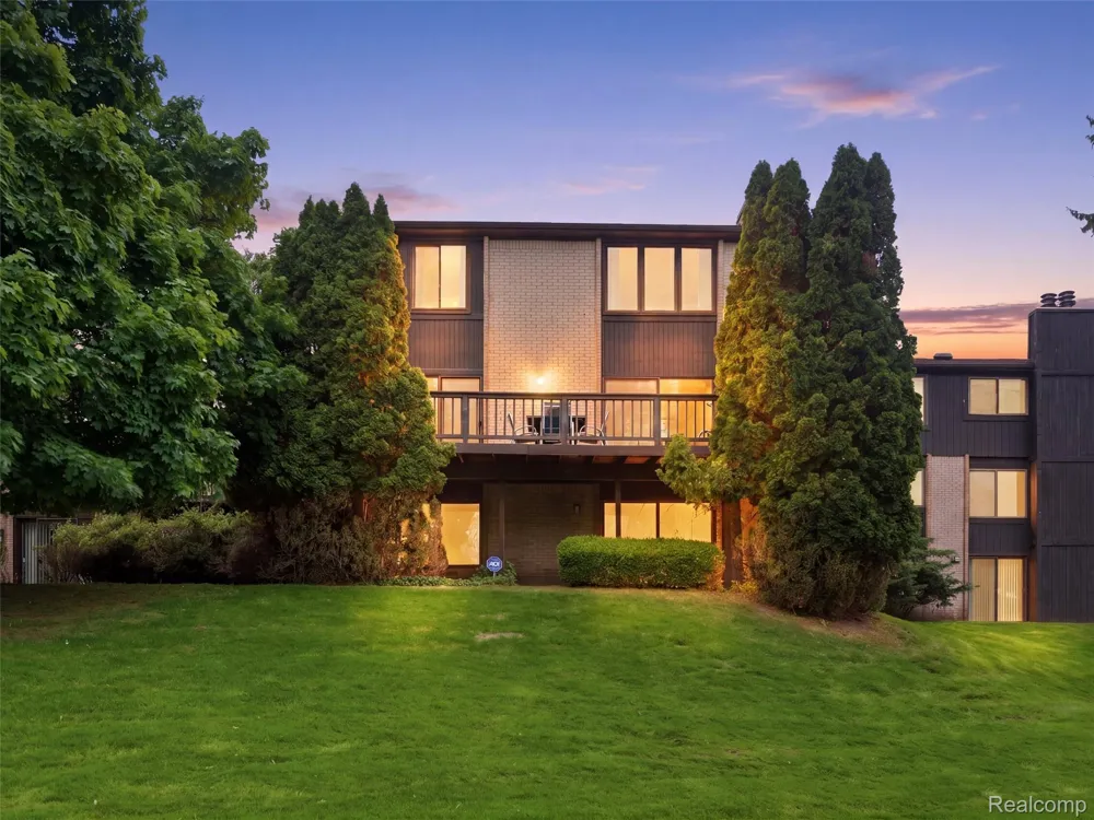 4261 Wabeek Lake Drive S Bloomfield Hills City, MI 48302