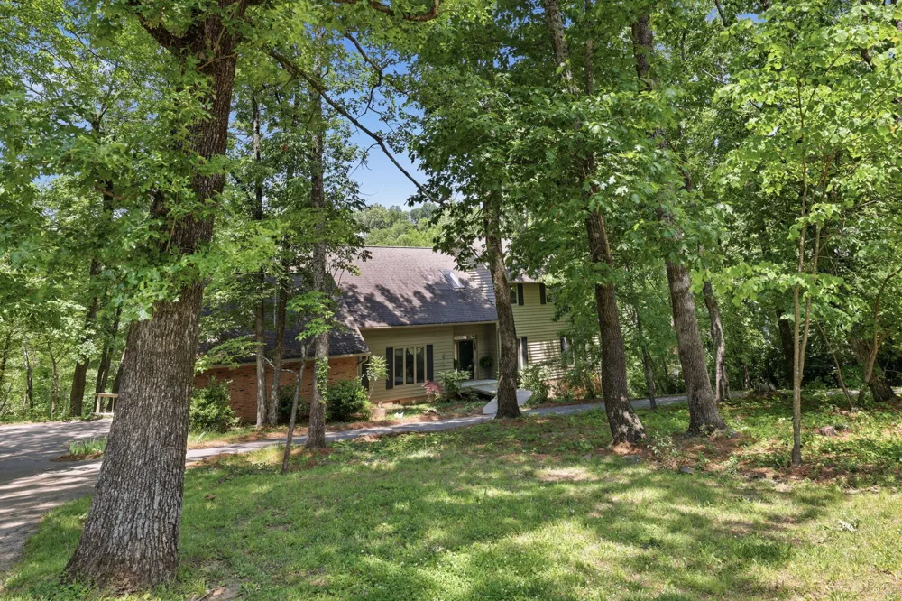 29 Rock Crest Drive Signal Mountain, TN 37377