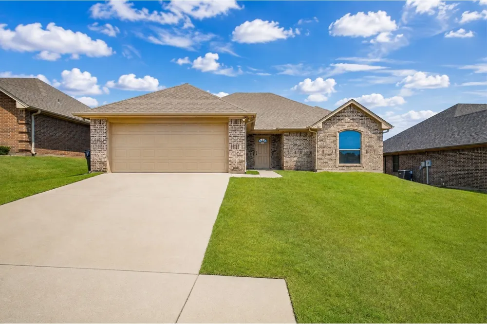 1245 Newcastle Drive Weatherford, TX 76086