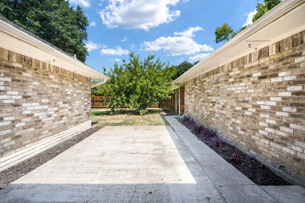 10115 Laingtree Drive Dallas, TX 75243