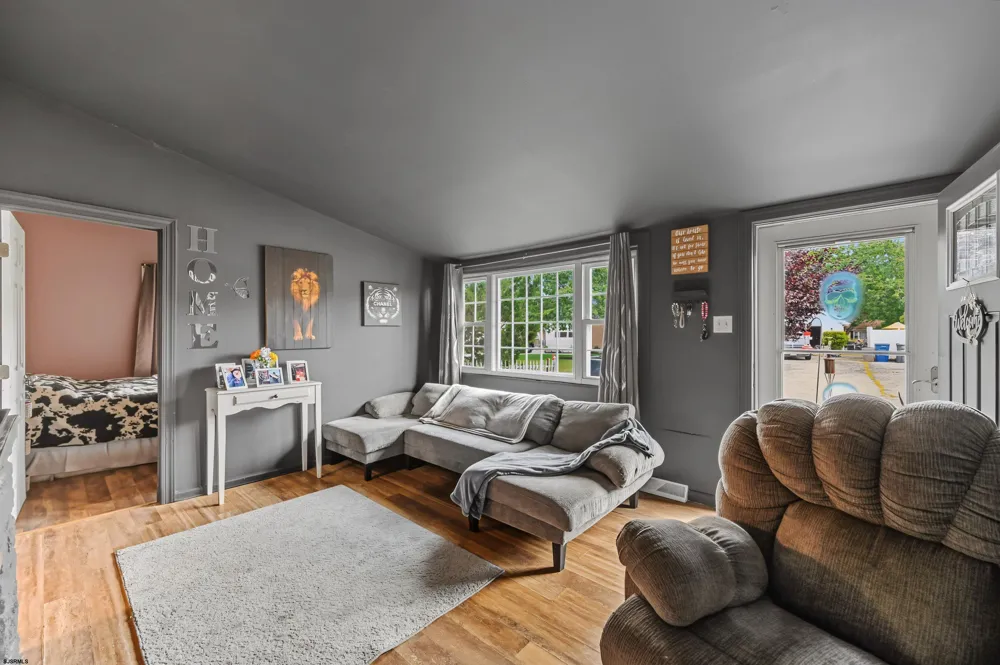 6311 Roberts Ave Mays Landing, NJ 08330