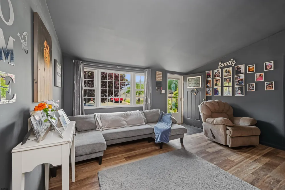 6311 Roberts Ave Mays Landing, NJ 08330
