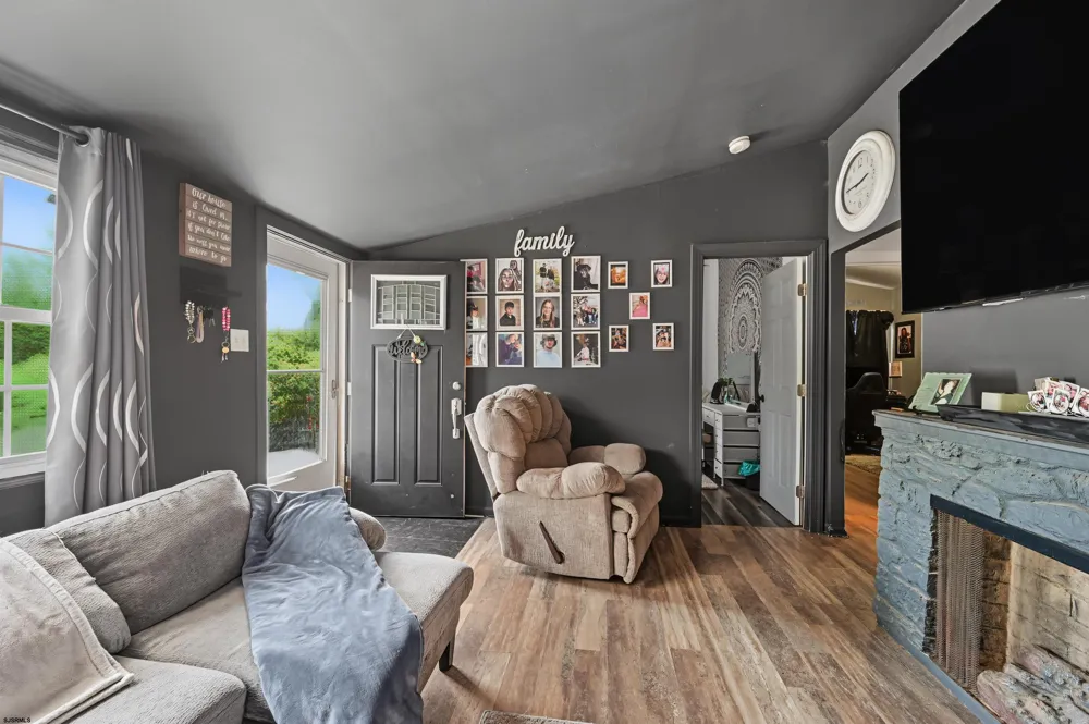 6311 Roberts Ave Mays Landing, NJ 08330
