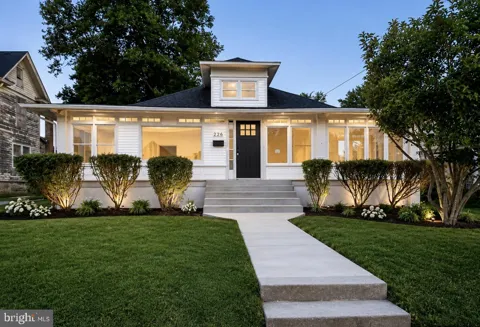 226 W HIGH STREET