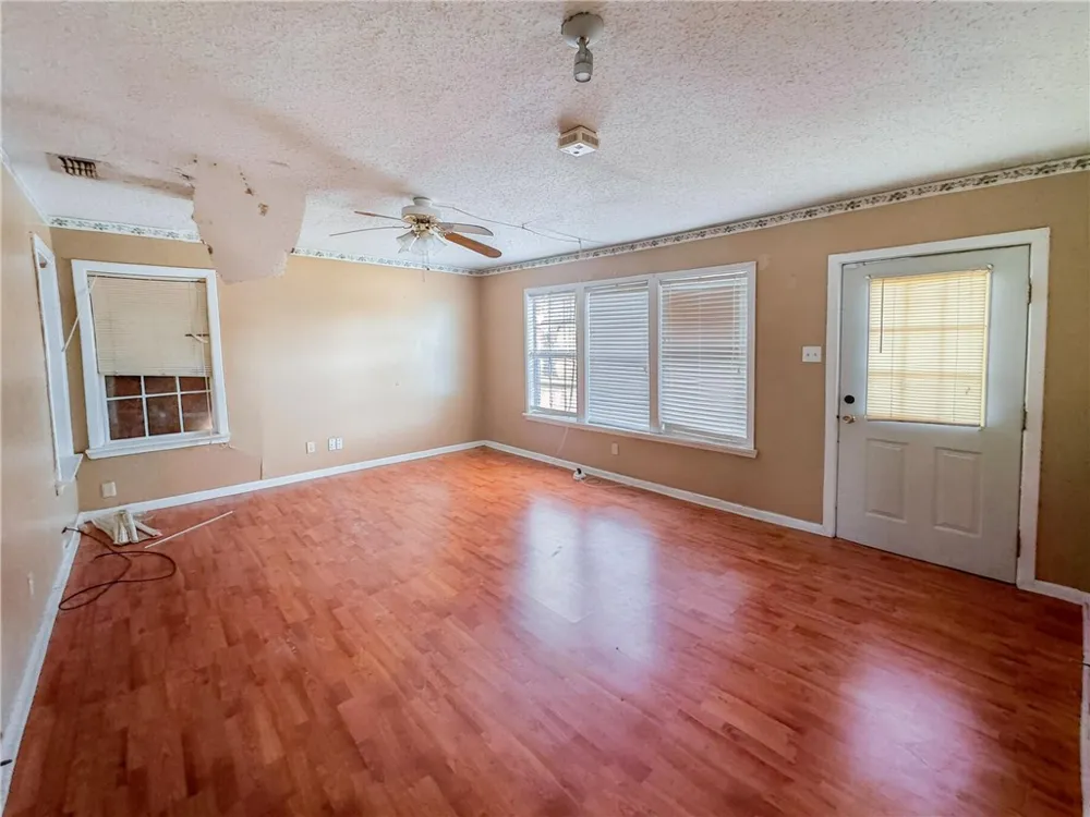 206 Retama Avenue Taft, TX 78390