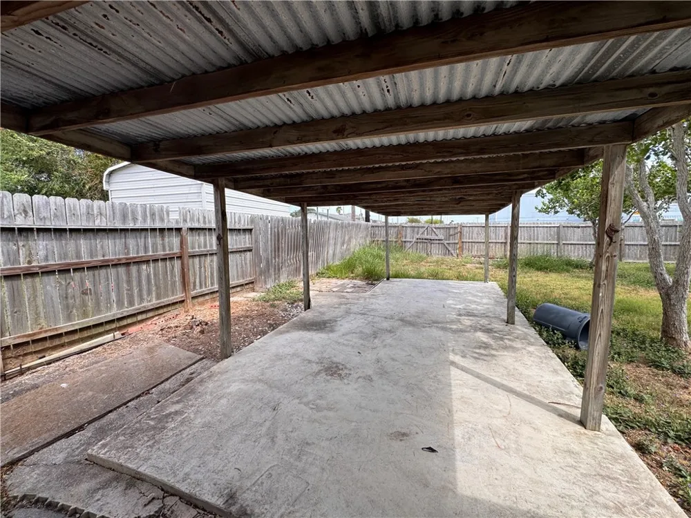 206 Retama Avenue Taft, TX 78390