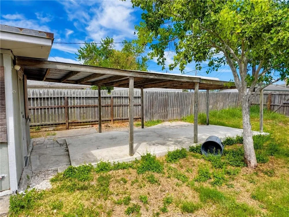 206 Retama Avenue Taft, TX 78390