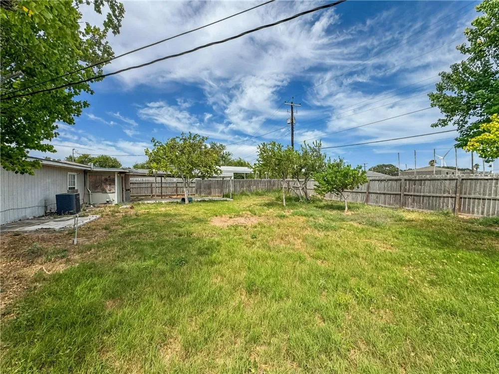 206 Retama Avenue Taft, TX 78390