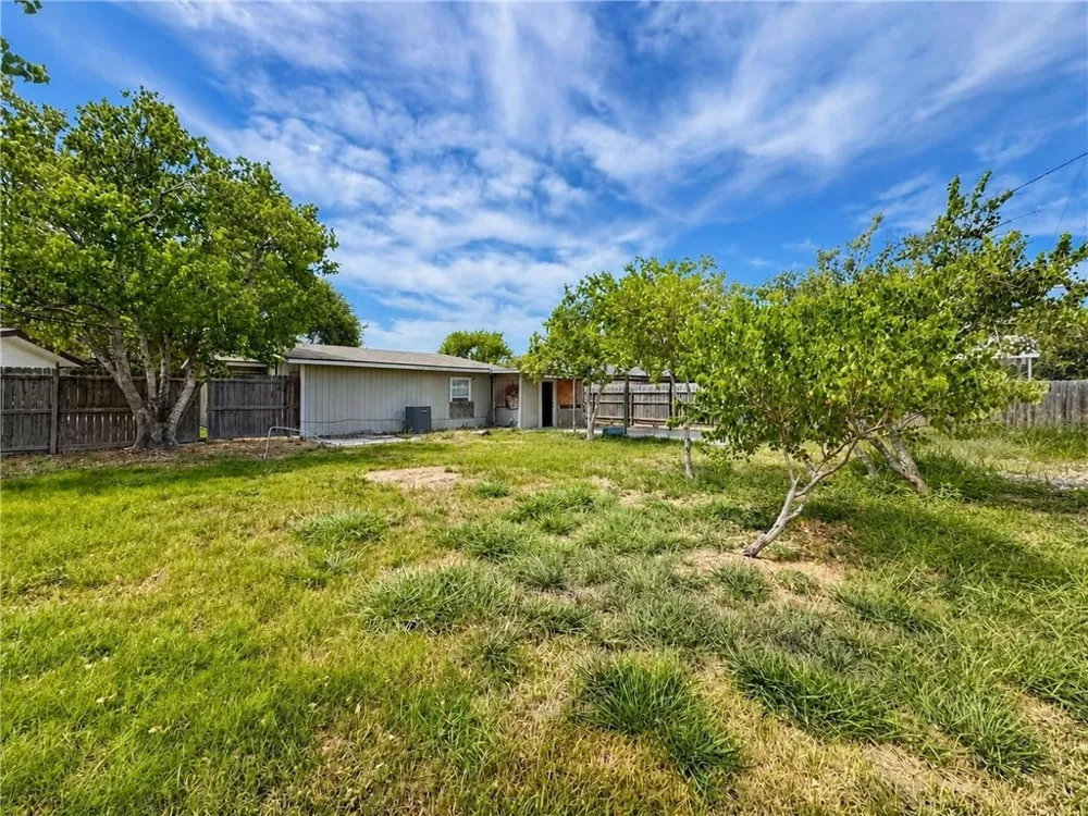 206 Retama Avenue Taft, TX 78390