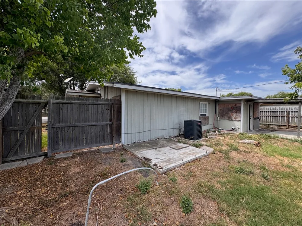 206 Retama Avenue Taft, TX 78390