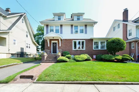 76 POPLAR ST