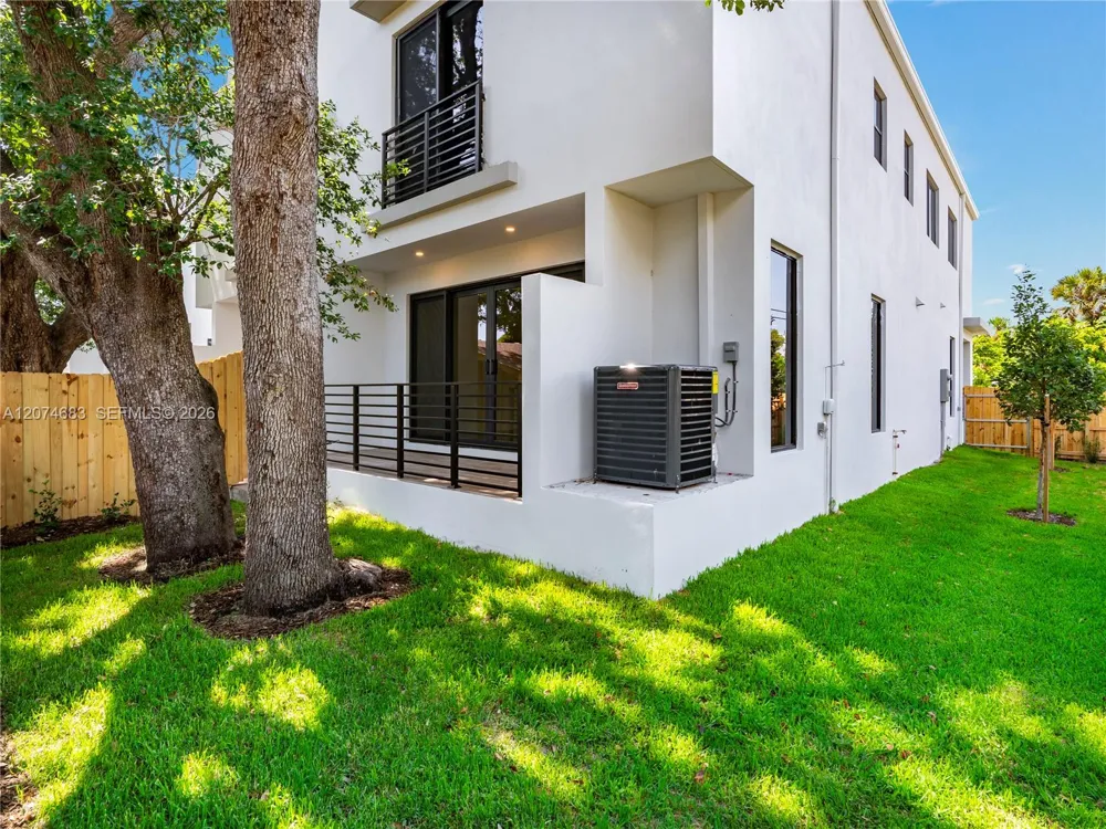 849 SW 29th St Fort Lauderdale, FL 33315