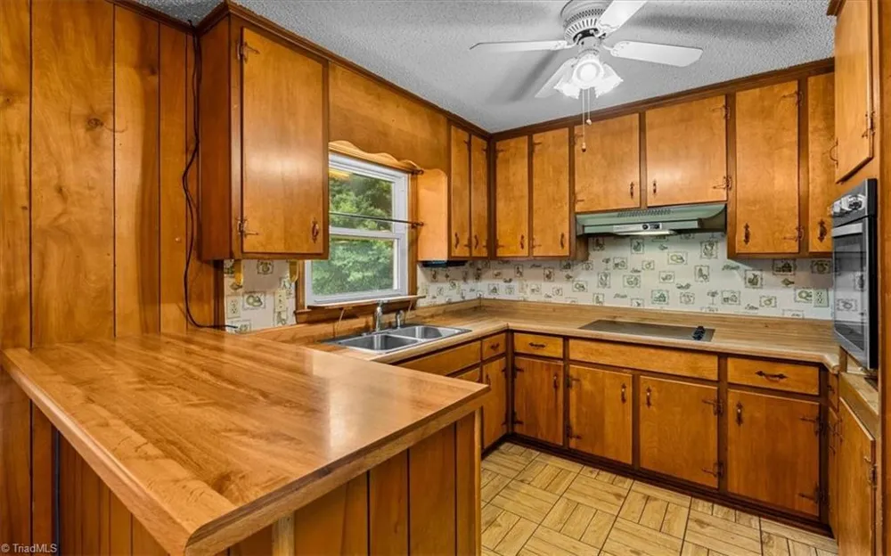8936 Market Street Colfax, NC 27235